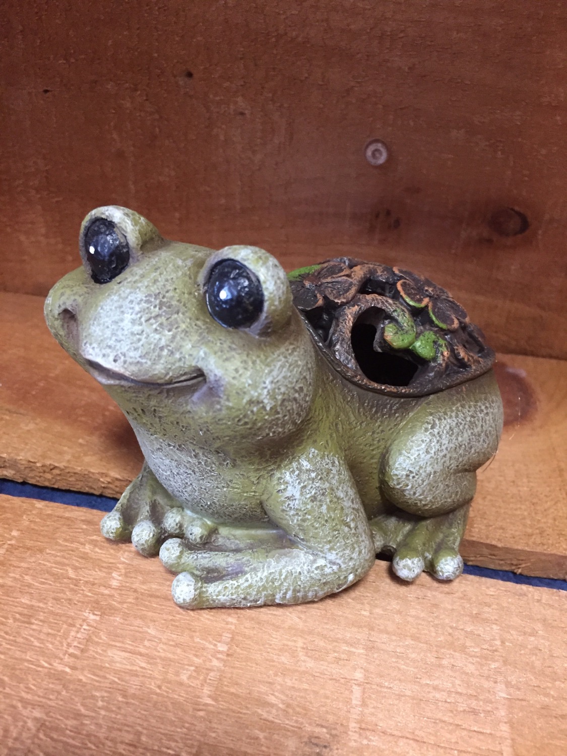 Solar Frog Statue 5” x 3.5” x 3” - Williamson Farms Country Store